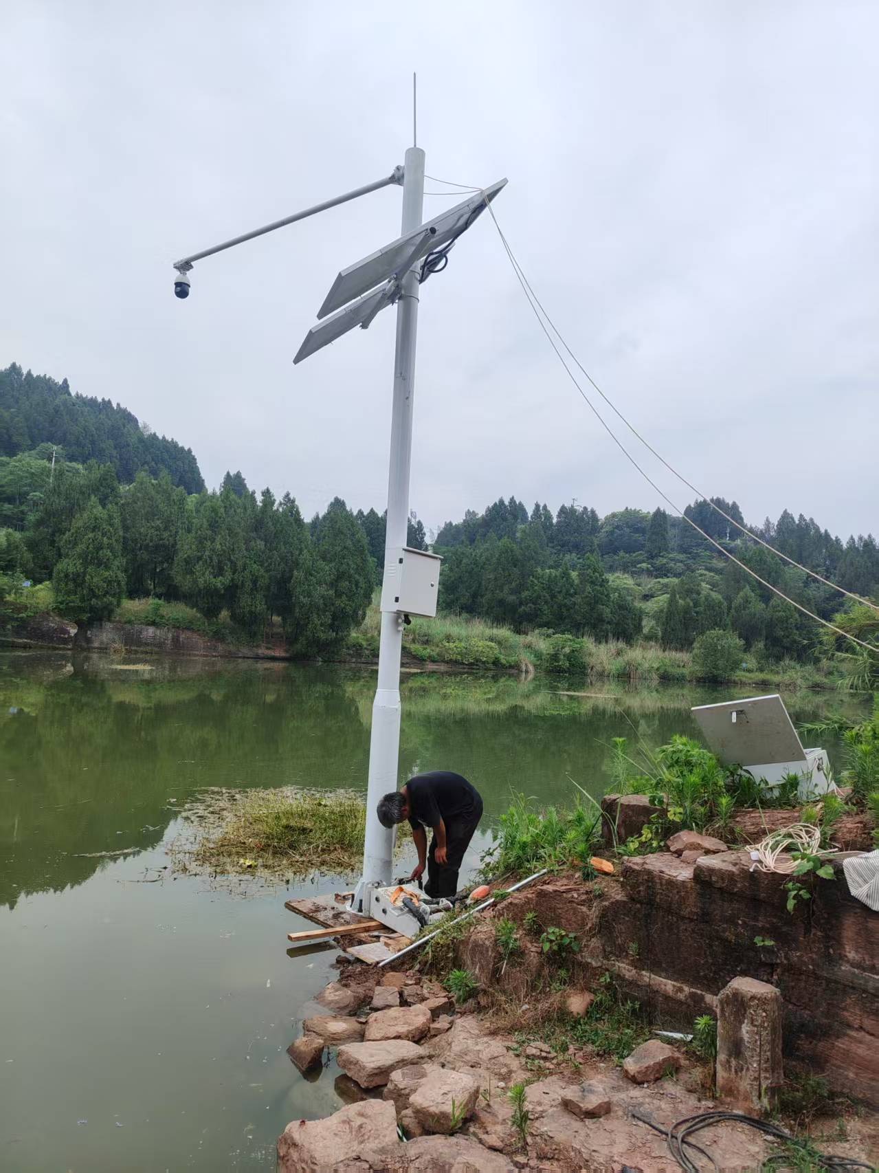 重庆某水库水质监测及环境监测监控摄像头安装